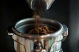 O aroma inigualável do café moído na hora: uma experiência que transforma o seu dia